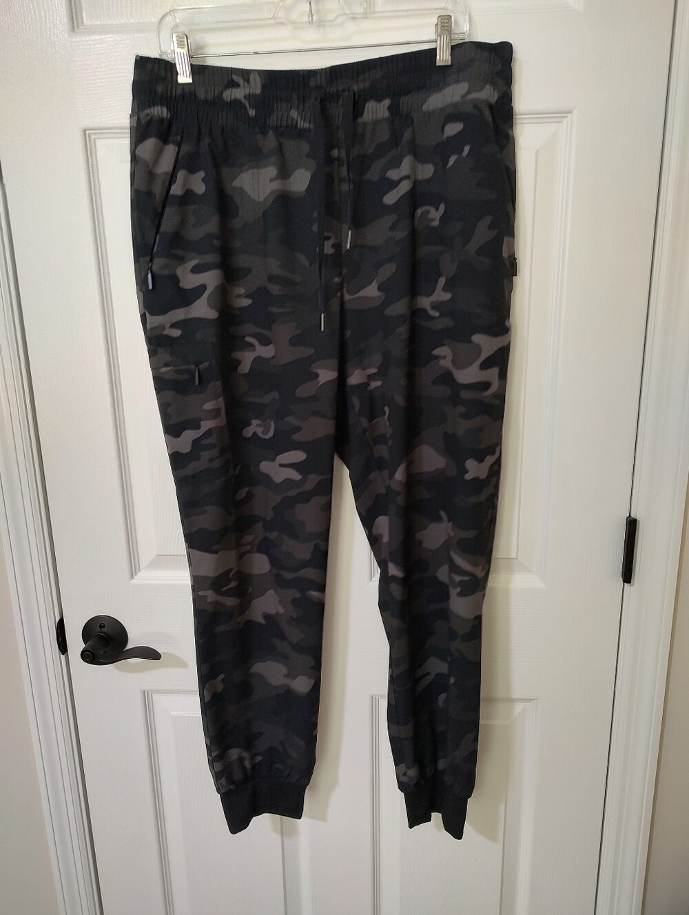 Chico's Zenergy Nema Pull On Military Camo Joggers Pants Black Gray 12 Regular